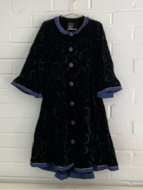 Girls Size 6X Renaissance Style Black Scroll Velvet/Blue Pleated Trim Dress